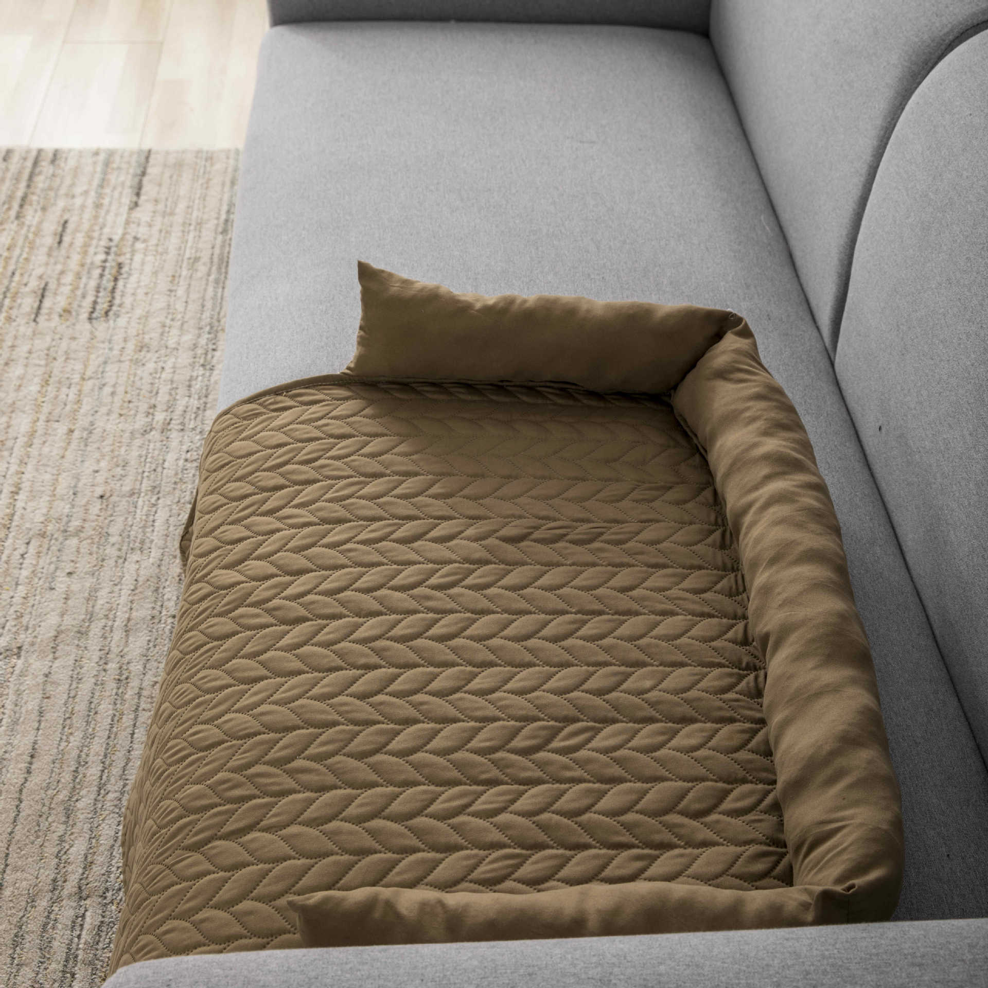 Cozy Leaf-Pattern Pet Kennel Mat - Snug & Homely